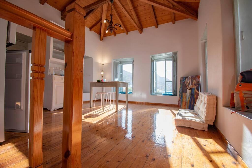 Iolis Loft Hydra Apartment Bagian luar foto