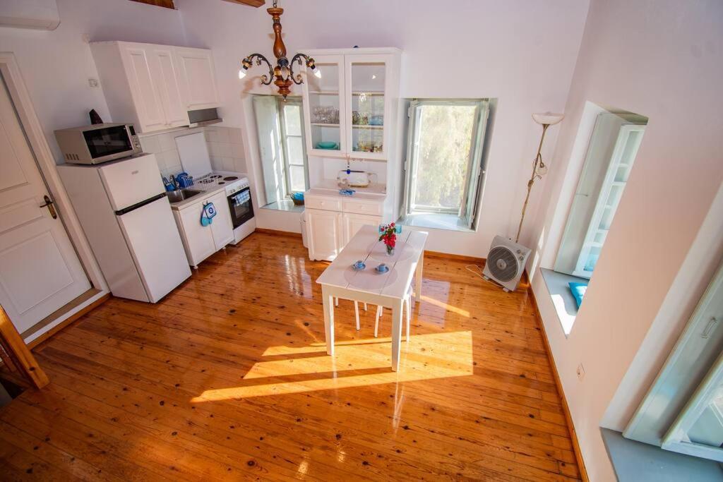 Iolis Loft Hydra Apartment Bagian luar foto