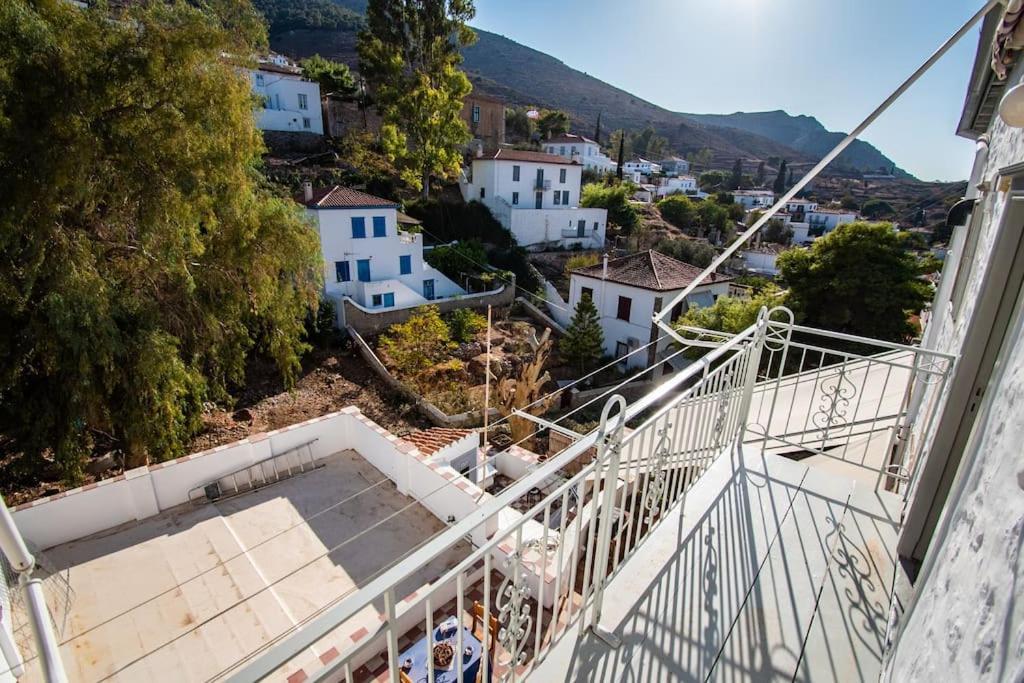Iolis Loft Hydra Apartment Bagian luar foto