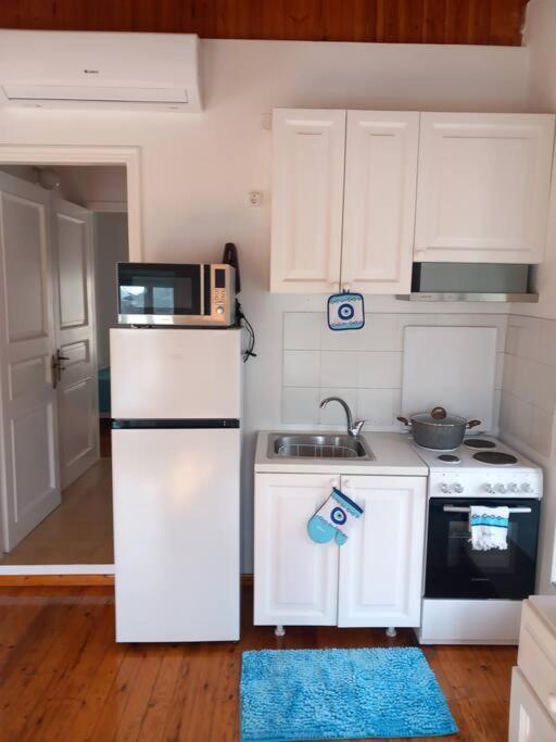 Iolis Loft Hydra Apartment Bagian luar foto