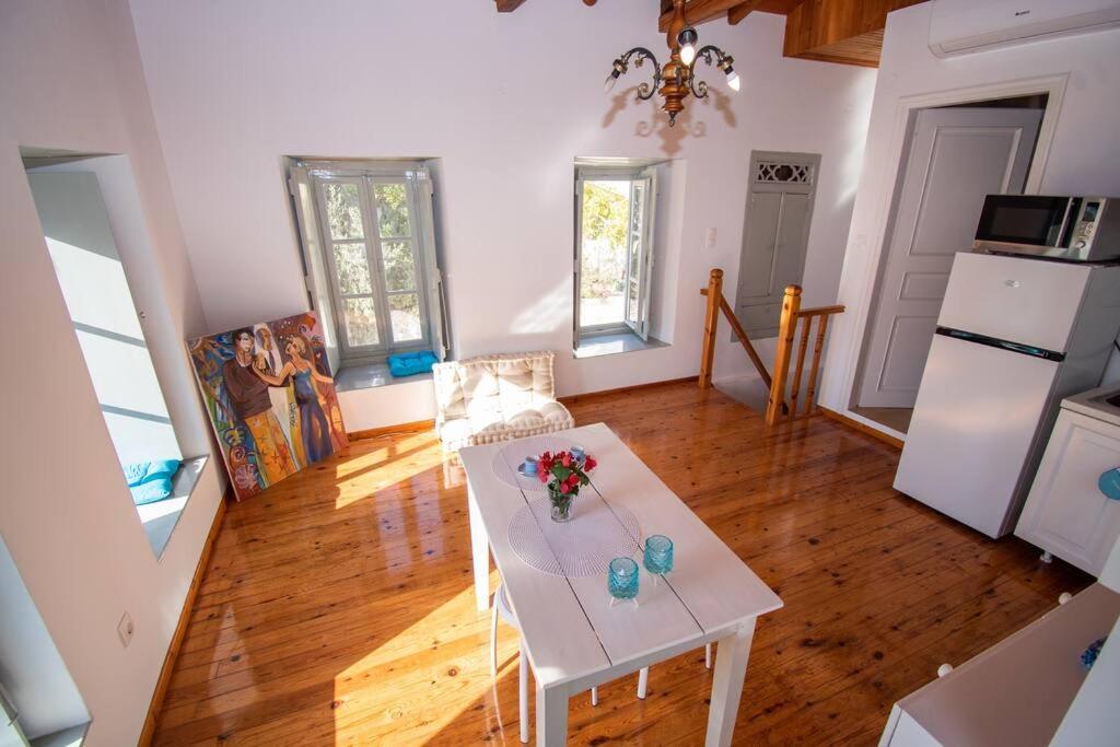 Iolis Loft Hydra Apartment Bagian luar foto