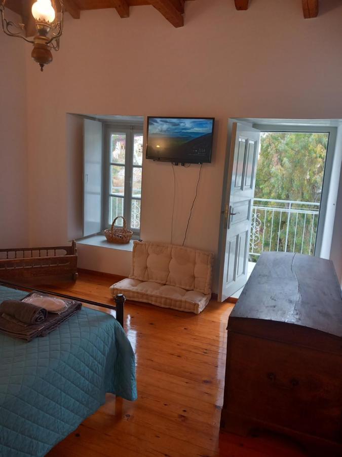 Iolis Loft Hydra Apartment Bagian luar foto